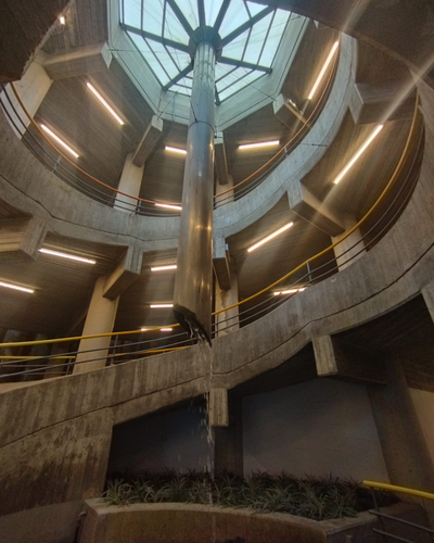 Scala interna del parcheggio multipiano