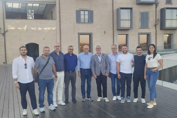 Incagli con Macelloni e la dirigenza della Pecciolese al Palazzo Senza Tempo