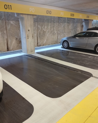 Nuovi posti auto del parcheggio multipiano