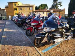 Le moto Gold wing fanno tappa a Peccioli